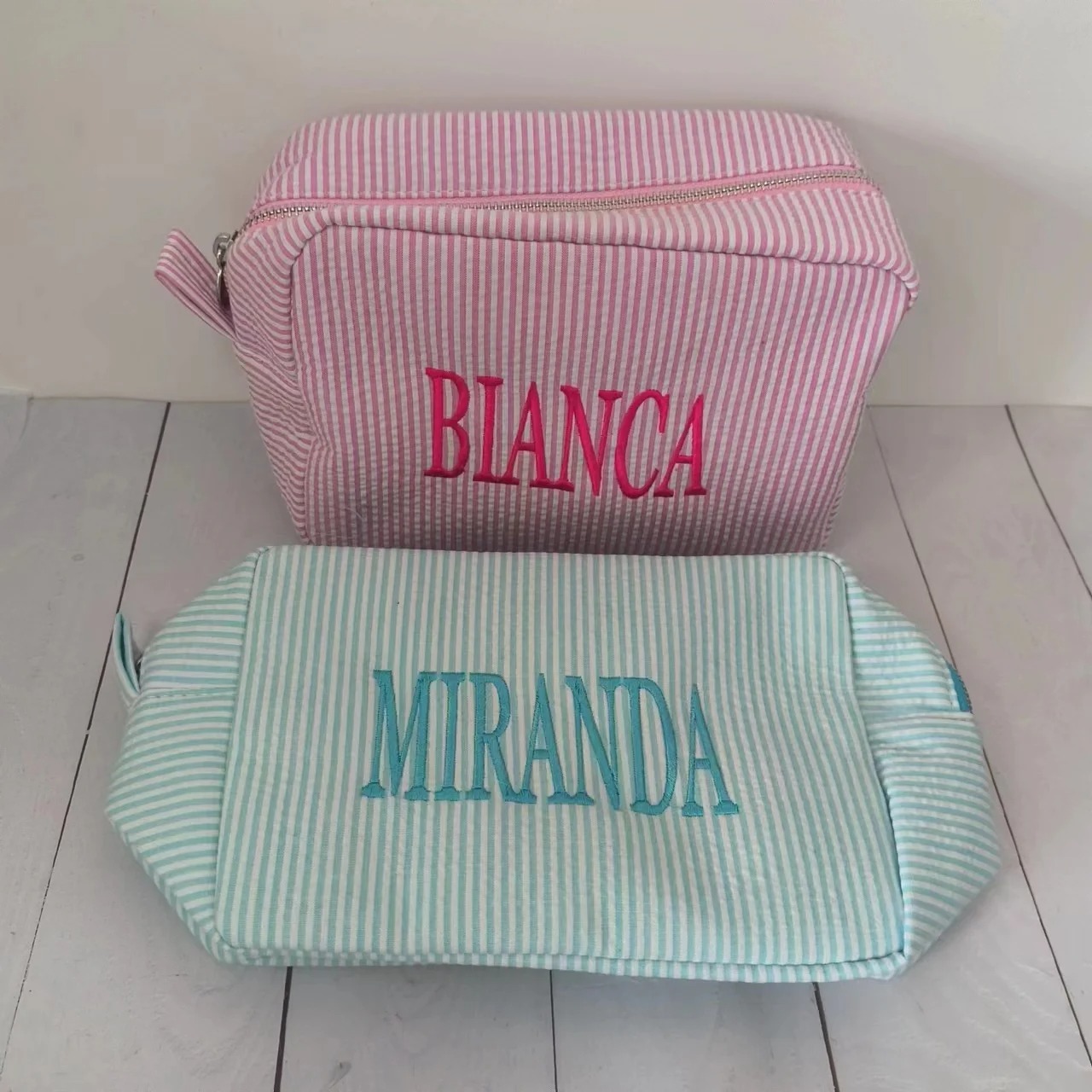 Monogram Custom Case - กระเป๋าใส่เครื่องสำอางแบบมีชื่อสั่งทำพิเศษ กระเป๋าเครื่องสำอาง ของขวัญเพื่อนเจ้าสาว กระเป๋าใส่เครื่องสำอางสำหรับเดินทางแบบส่วนตัว กระเป๋าเก็บของความจุขนาดใหญ่