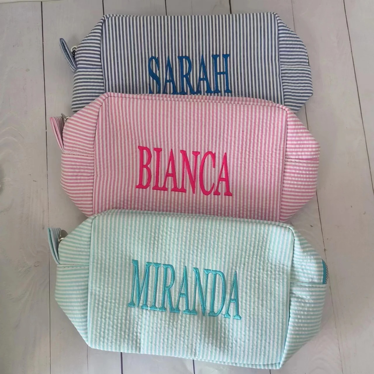 กระเป๋าใส่เครื่องสำอางแบบมีชื่ - Monogram Custom Case บทวิจารณ์และราคา
